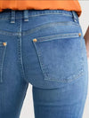 Jean femme bootcut et flare en denim bleu - une tenue smart-casual durable et élégante