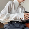 Chemisier en satin pour femmes - blouse élégante à manches longues avec col moderne et poignets boutonnés
