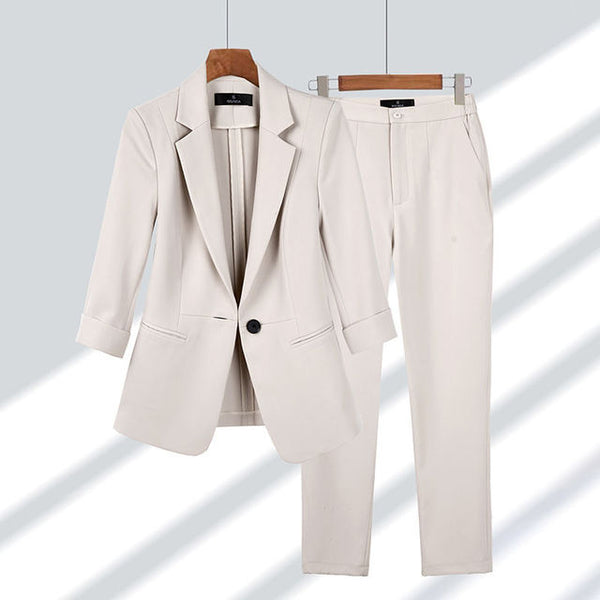Ensemble tailleur femme 2 pièces : blazer et pantalon - tenue de bureau élégante
