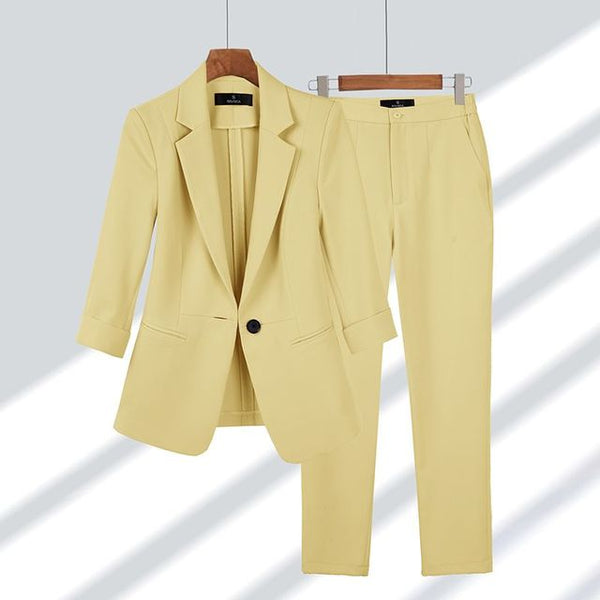 Ensemble tailleur femme 2 pièces : blazer et pantalon - tenue de bureau élégante