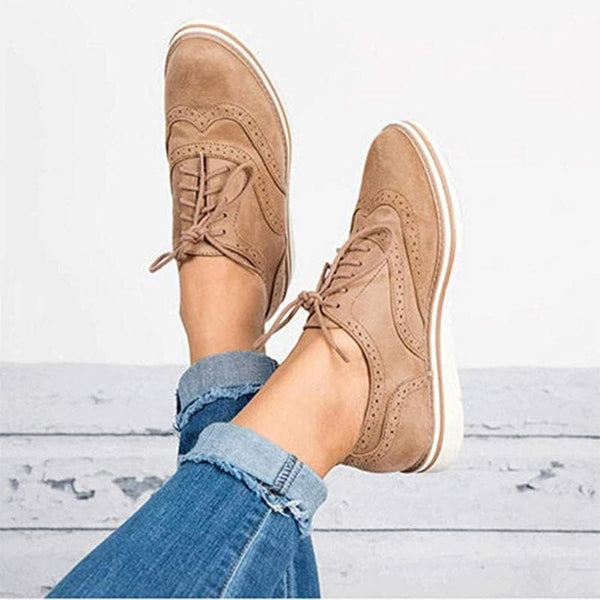 Chaussures derby pour femmes - chaussures en daim à lacets au style décontracté et détails en brogue
