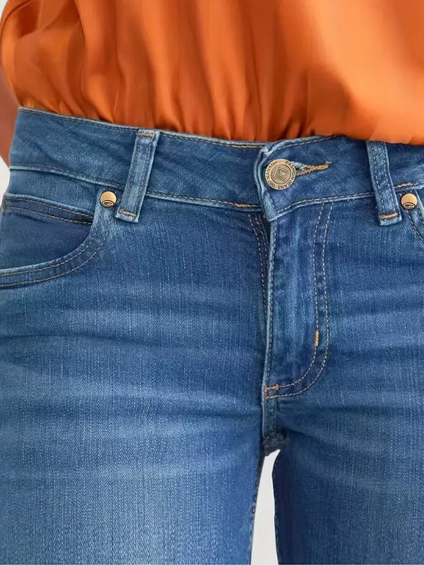 Jean femme bootcut et flare en denim bleu - une tenue smart-casual durable et élégante