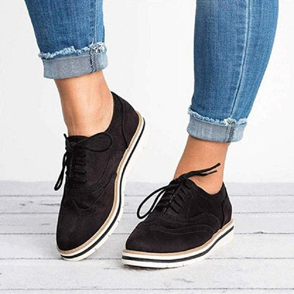 Chaussures derby pour femmes - chaussures en daim à lacets au style décontracté et détails en brogue