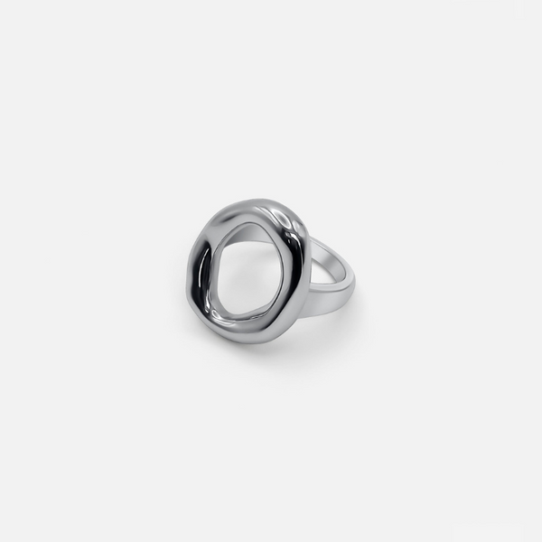 Bague en argent pour femme avec design ajouré - un accessoire chic pour une élégance au quotidien