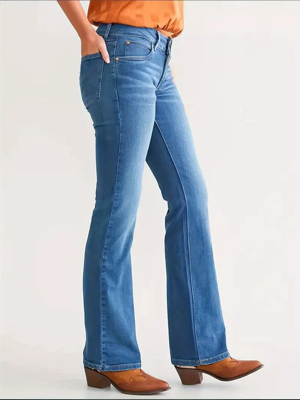 Jean femme bootcut et flare en denim bleu - une tenue smart-casual durable et élégante