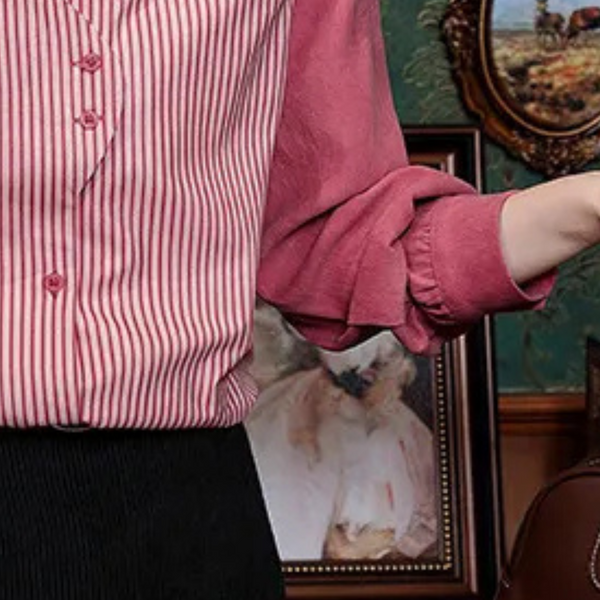 Chemise rouge à boutons pour femmes - design à rayures chic