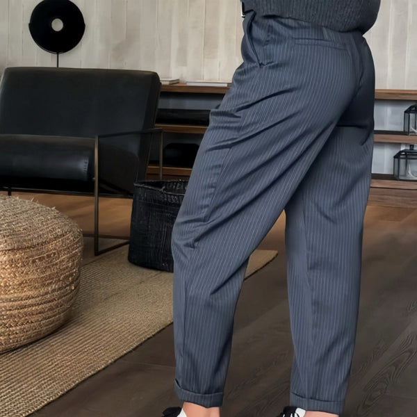 Pantalons femmes à rayures - coupe élégante pour une tenue de bureau raffinée