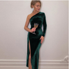 Robe de soirée femme en velours élégant avec fente captivante - design sophistiqué à une épaule pour les occasions spéciales