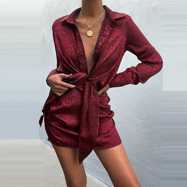 Robe chemise femme avec nœud à l'avant - élégante en satin à manches longues