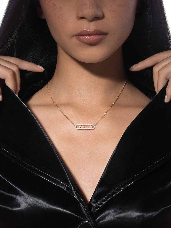 Collier féminin avec strass mobiles - pendentif ovale élégant pour vos soirées