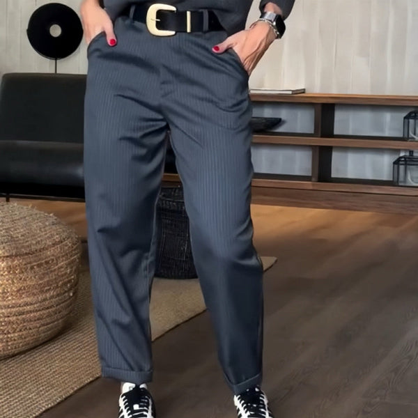 Pantalons femmes à rayures - coupe élégante pour une tenue de bureau raffinée