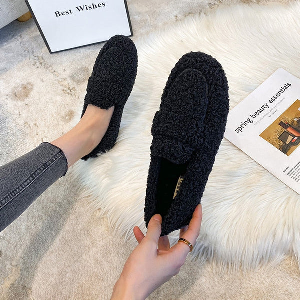 Chaussons en peluche pour femmes - des chaussures douces et douillettes pour la maison
