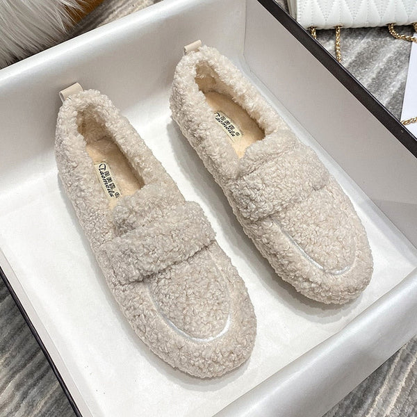 Chaussons en peluche pour femmes - des chaussures douces et douillettes pour la maison