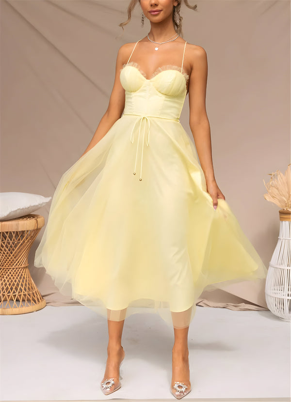 Robe cocktail féminine en tulle à plusieurs couches - tenue de soirée élégante