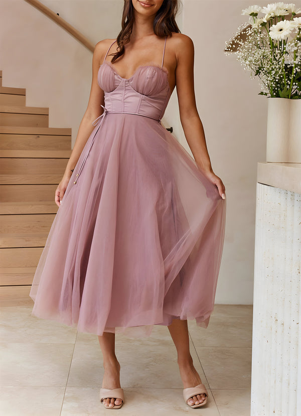 Robe cocktail féminine en tulle à plusieurs couches - tenue de soirée élégante