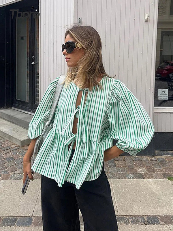 Blouse à manches bouffantes pour femmes - design rayé élégant avec détail à nouer pour un style décontracté au quotidien