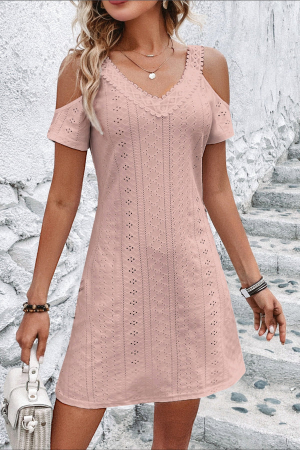 Robe décontractée femme élégante style épaules nues - design en broderie légère en coton pour l'été