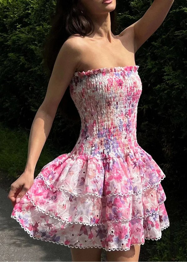 Robe d'été casual pour femme - robe mini à volants floraux en rose pour vos sorties estivales - design élégant et polyvalent