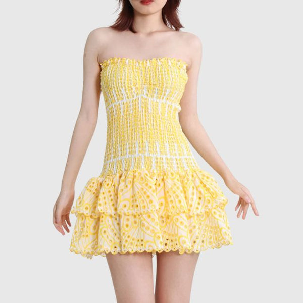 Robe mini décontractée pour femmes - design smocké sans bretelles avec ourlet volanté