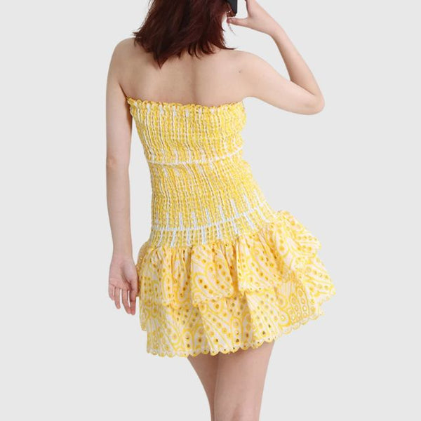 Robe mini décontractée pour femmes - design smocké sans bretelles avec ourlet volanté