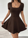 Robe skater courte pour femme - tissu doux et extensible pour un style chic au quotidien