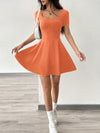 Robe skater courte pour femme - tissu doux et extensible pour un style chic au quotidien