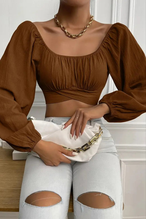 Blouse cropped femme avec ourlet froncé - top polyvalent pour le bureau et les sorties décontractées