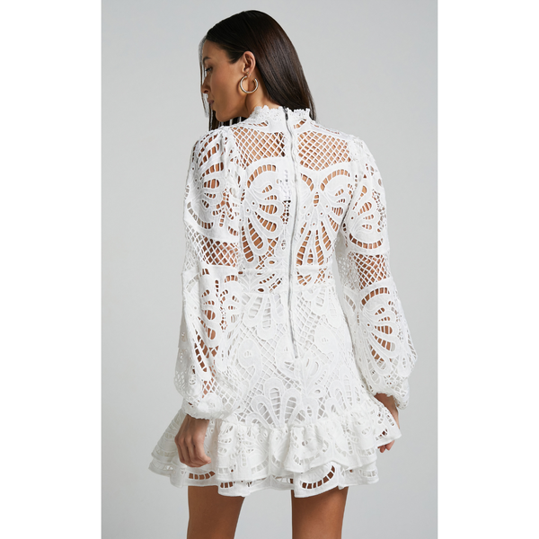 Robe mini en dentelle pour femmes - style élégant à manches longues pour événements spéciaux