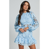 Robe mini en dentelle pour femmes - style élégant à manches longues pour événements spéciaux