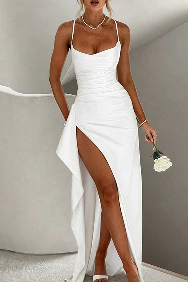 Robes de soirée pour femme - élégante robe en satin noire avec fente séduisante