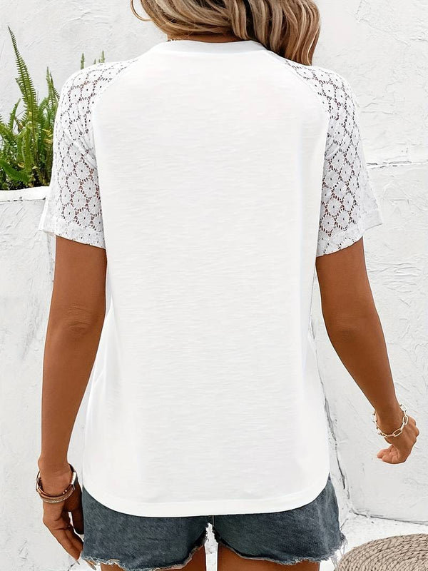 T-shirt femme avec détails en dentelle et boutons - tee élégant blanc pour un look décontracté au quotidien