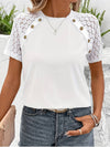 T-shirt femme avec détails en dentelle et boutons - tee élégant blanc pour un look décontracté au quotidien