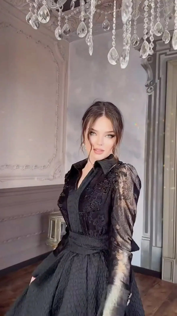 Robe noire en jacquard - design floral élégant avec taille ceinturée