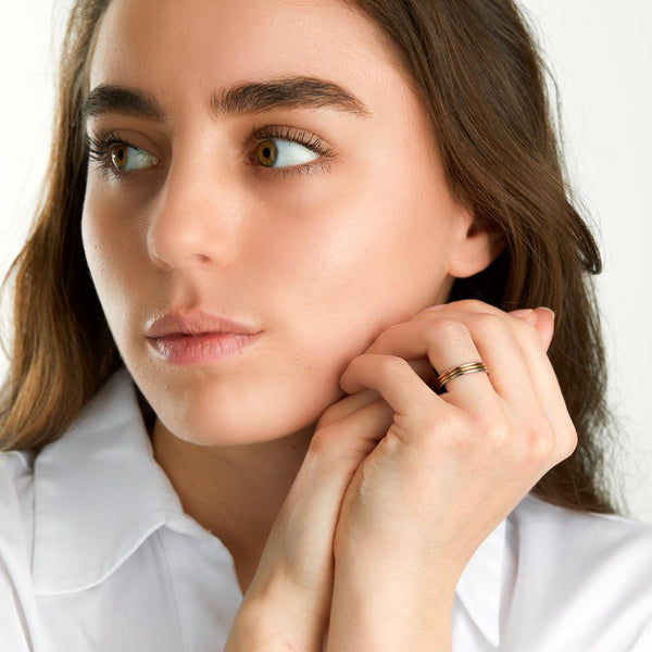 Bague en or rose - bande fine exquise pour femmes