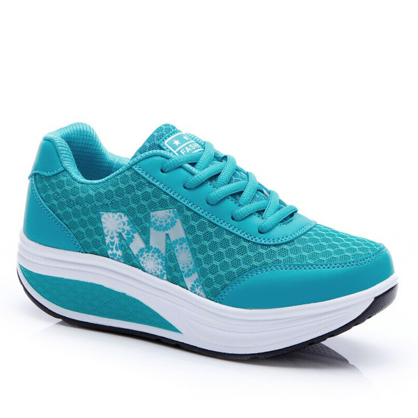 Baskets compensées - des chaussures décontractées pour dames