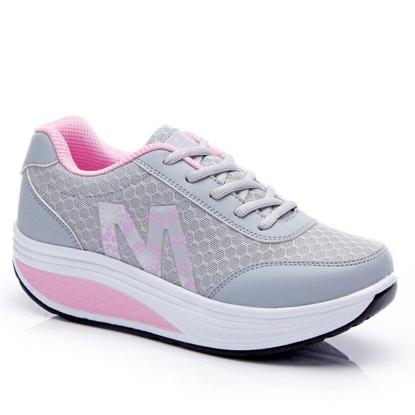 Baskets compensées - des chaussures décontractées pour dames