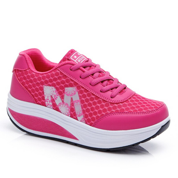 Baskets compensées - des chaussures décontractées pour dames