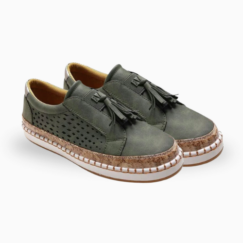 Baskets pour femmes - chaussures à enfiler stylées avec détail à pompons