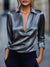 Blouse en satin avec décolleté plongeant - top élégant pour femmes