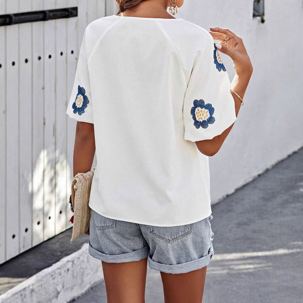 Blouse brodée femme - haut floral léger pour un style estival sans effort