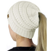 Bonnet en tricot avec ouverture pour chignon - accessoire tendance pour l'hiver