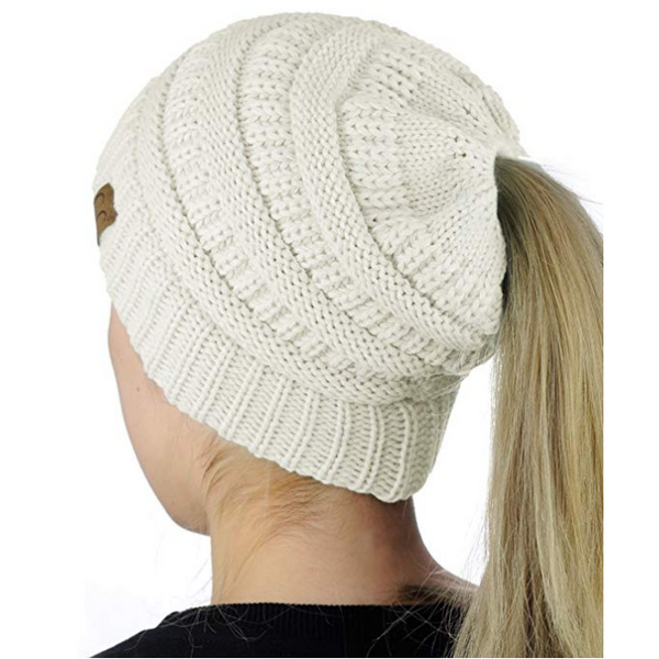 Bonnet en tricot avec ouverture pour chignon - accessoire tendance pour l'hiver