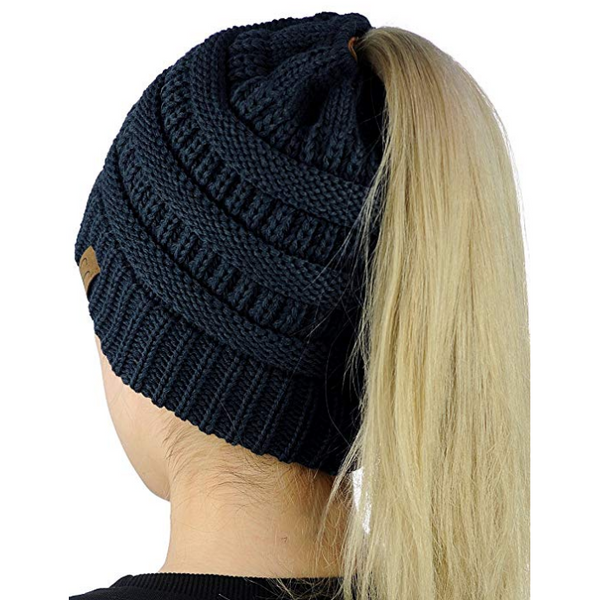 Bonnet en tricot avec ouverture pour chignon - accessoire tendance pour l'hiver