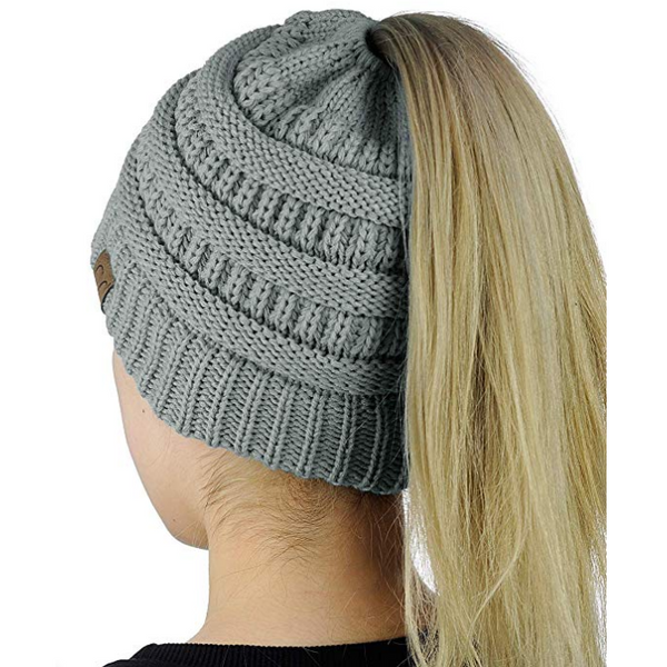 Bonnet en tricot avec ouverture pour chignon - accessoire tendance pour l'hiver