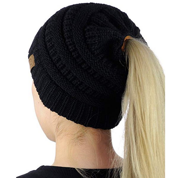 Bonnet en tricot avec ouverture pour chignon - accessoire tendance pour l'hiver