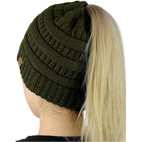 Bonnet en tricot avec ouverture pour chignon - accessoire tendance pour l'hiver