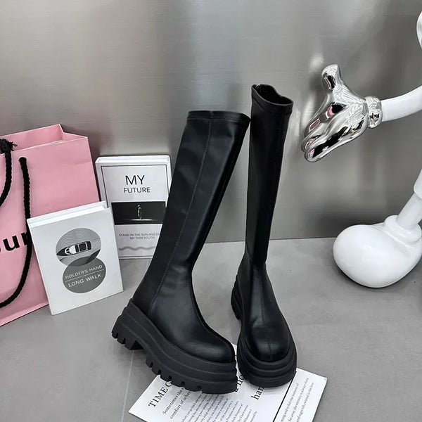 Bottes noires élégantes et tendance jusqu'au genou pour femmes - design à plateforme épaisse