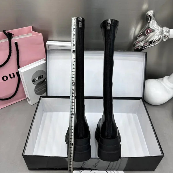 Bottes noires élégantes et tendance jusqu'au genou pour femmes - design à plateforme épaisse