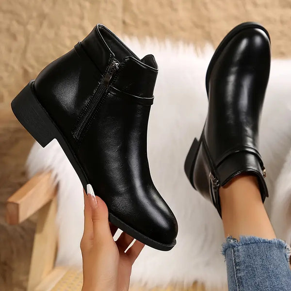 Bottines noires tendance - élégantes avec talon épais et détail zippé