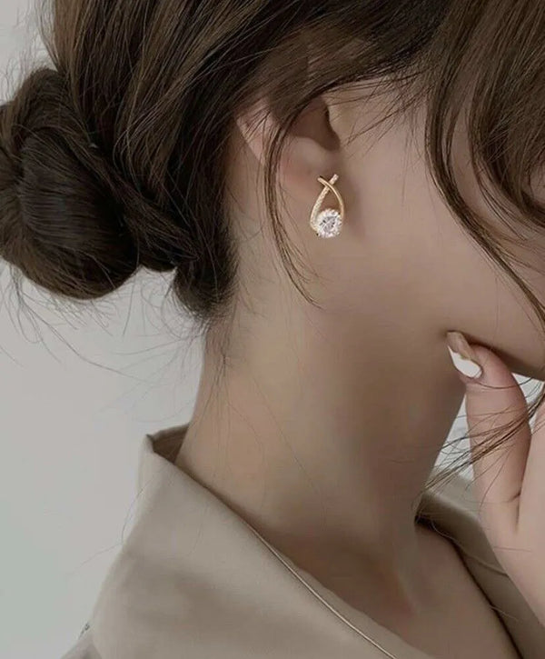 Boucles d'oreilles élégantes en or avec cristaux étincelants